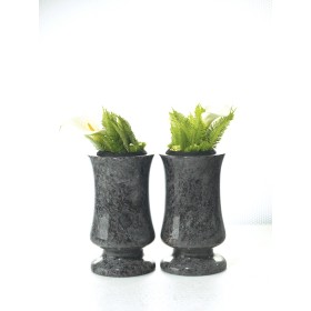 Vase funéraire en granit – Avec godet et forme bouquet –Sansone Origine